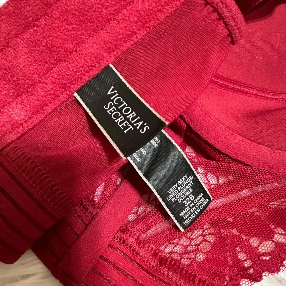 NWOT Victoria's Secret Kendall Jenner Red Set - Bra 32B & Thong Small - Picture 8 of 8